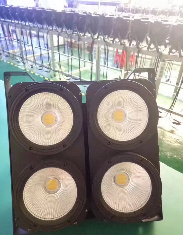 舞臺(tái)燈光 LED 四眼觀眾燈COB面光燈適用于哪些場所？效果圖